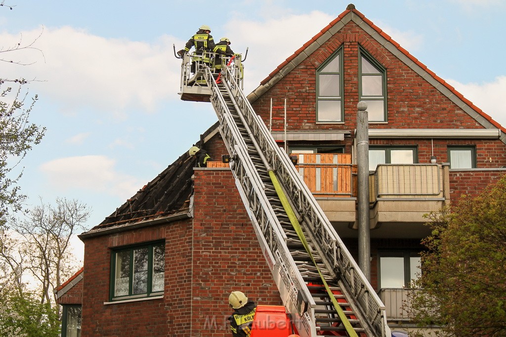 Feuer Koeln Junkersdorf Duerenerstr JK P05.jpg